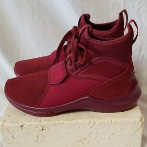 Ladies Puma Red Slipon Tennys sz. 7